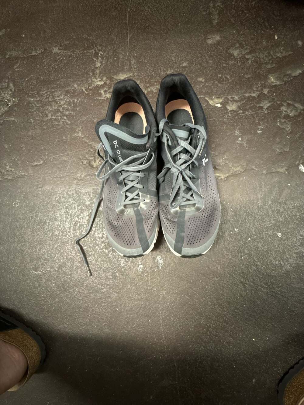 On Cloudflow Running Shoes